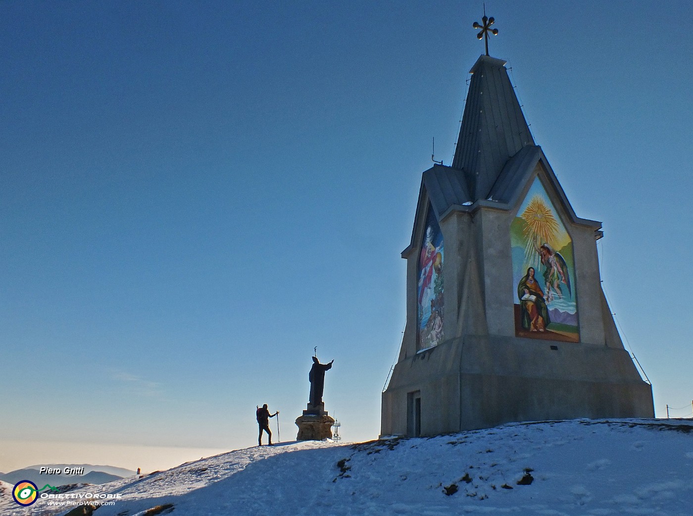 59 Monumento del Redentore in vetta al Guglielmo (1957 m).JPG